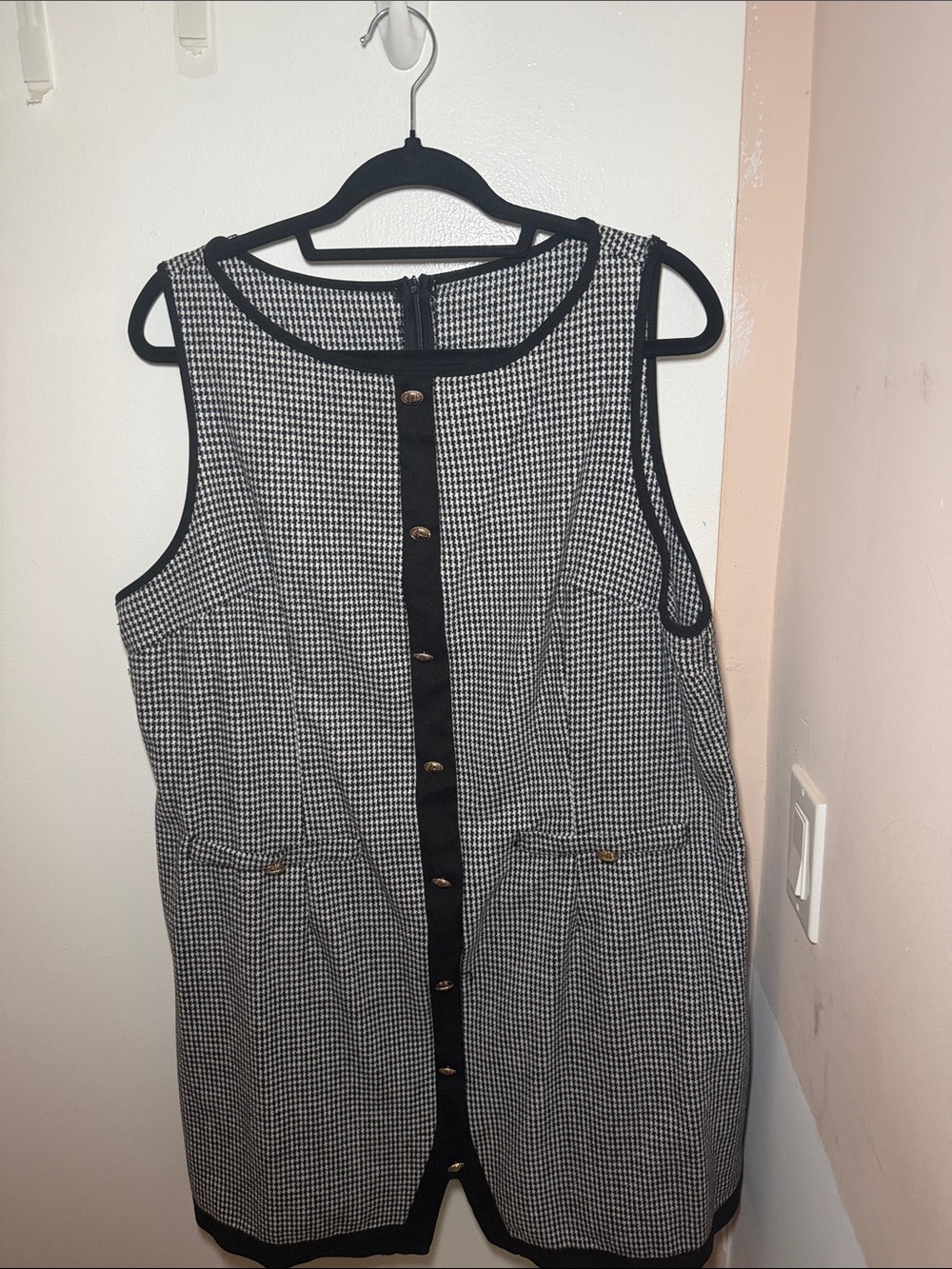 Sleeveless Houndstooth Button-Front Women’s Top - Black & White